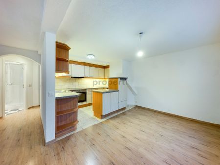 Centrally located duplex apartment with a fireplace ideal for couples, small families or shared living - Photo 4