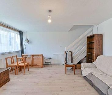 Pelican Estate, Peckham, SE15 - Photo 1