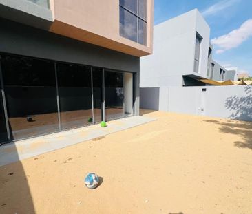 Prestigious 3 Br - Photo 5