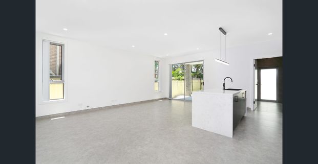 Expansive family home with a versatile floorplan - Photo 1