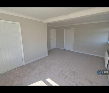 3 bedroom end of terrace house to rent - Photo 2