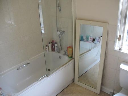 1 bedroom in a house share to rent - Photo 5