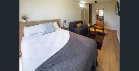 All Inclusive | Harbour Side Lifestyle | Fully Furnished | Community Living - Photo 5