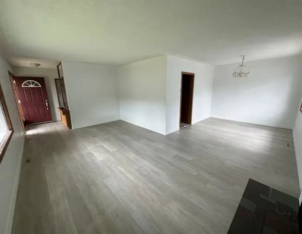 Spacious 3-Bedroom Home | Edmonton - Photo 1