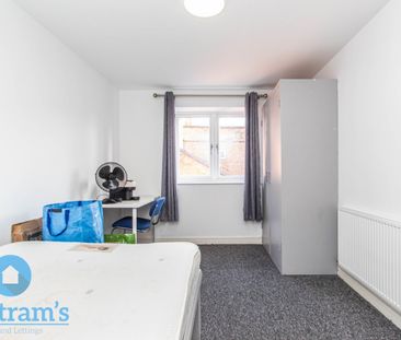 4 bed Apartment for Rent - Photo 4