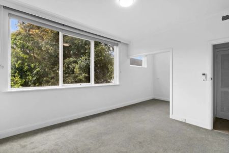 Elegant Living in the Heart of Toorak - Style, Space & Unmatched Location - Photo 3