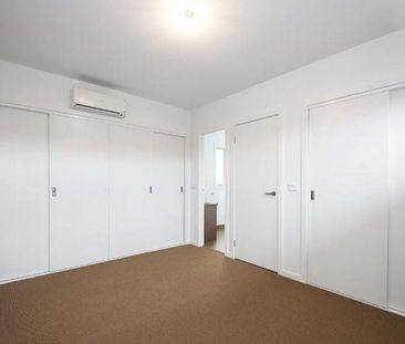 Stylish Townhouse in Unbeatable Location! - Photo 2