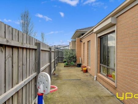 Affordable Family Luxury Living in Cranbourne East - Photo 3