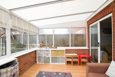 3 bedroom semi-detached house to rent - Photo 5