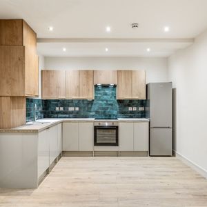 High Street, Woking - Photo 2