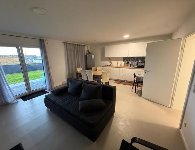 Luxuriöse 2 Zimmer Wohnung mit Stellplatz und Garten - Photo 1