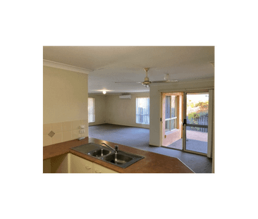 Central Position - Photo 2