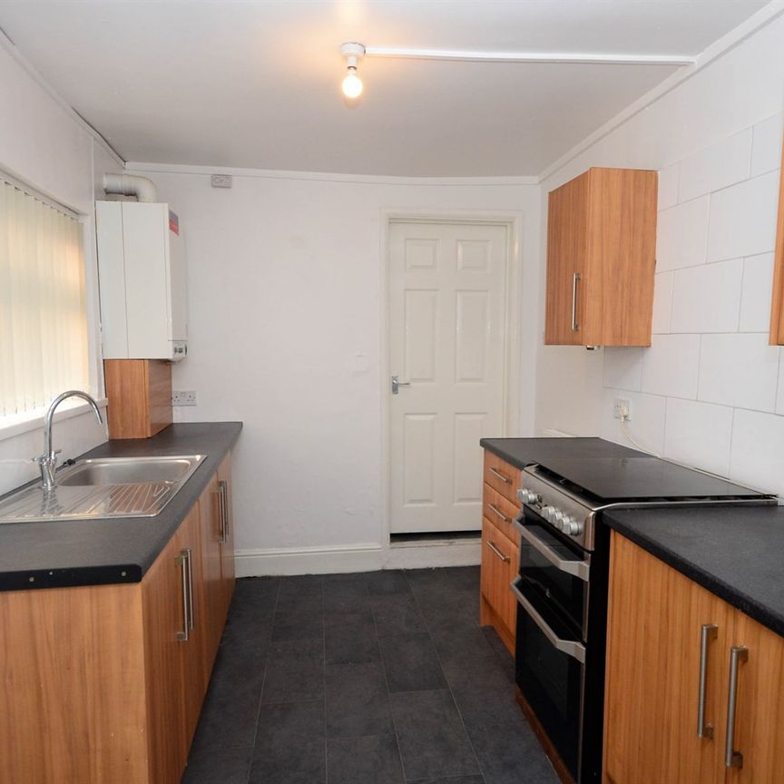 2 bed flat to rent in Brinkburn Avenue, Gateshead, NE8 - Photo 1
