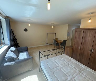 Studio Flat, Trentham Court, W3 - Photo 2