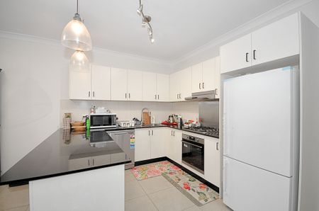 Beautifully Presented Single Level 3 Bedroom Duplex with Ducted Air Conditioning - Photo 2