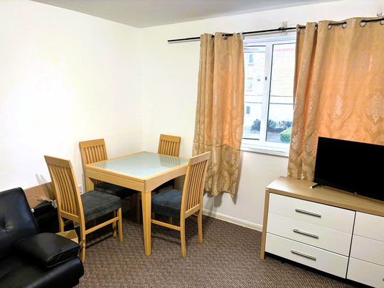 1 bedroom in a house share to rent - Photo 1