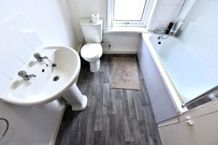 1 bedroom House in Kelsall Road, Leeds - Photo 3