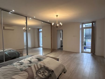 Location Appartement 2 pièces 85m² TOULON 83000 - Photo 2