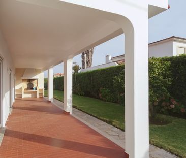 Traditional five-bedroom villa with pool and garden in Areia, Cascais. - Photo 6