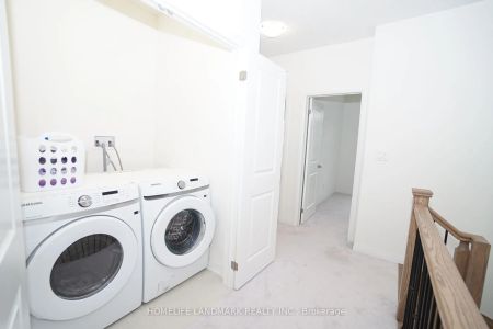 Condo Townhouse For Lease | N9246880 - Photo 2