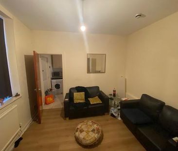 2 bedroom private hall to rent - Photo 1