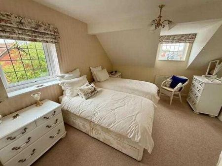 4 bedroom townhouse to rent - Photo 3