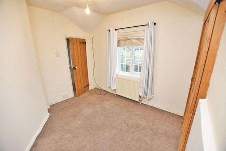 2 bedroom end of terrace house to rent - Photo 4