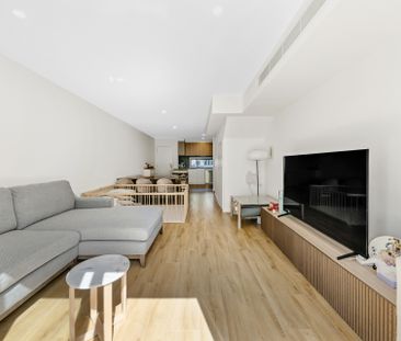 Stylish Townhouse In O'Connor - Photo 5