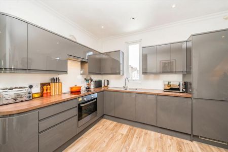 3 bedroom flat to rent - Photo 5