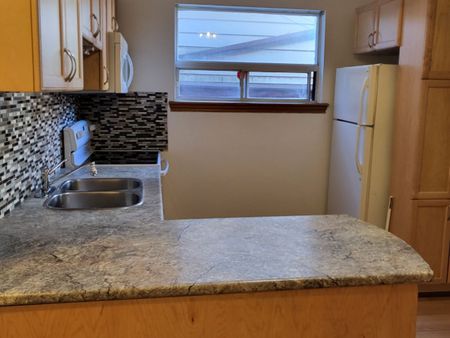 For Lease - 10 Bloomfield Avenue Unit# Main & Bsmt, Toronto, Ontario - Photo 5