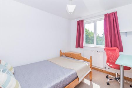 5 bedroom detached house to rent - Photo 4