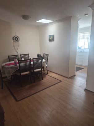 South Perth - Photo 1