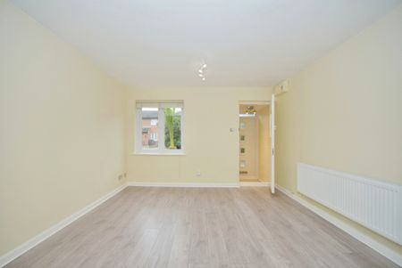 Brand New Refurbished House Close to Train Station & Shops - Photo 4