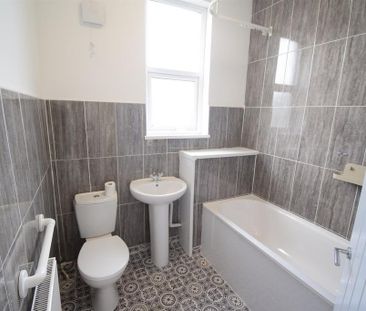 3 bedroom end of terrace house to rent - Photo 5