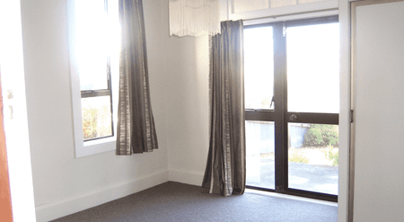 Family Home By The Beach - Photo 2