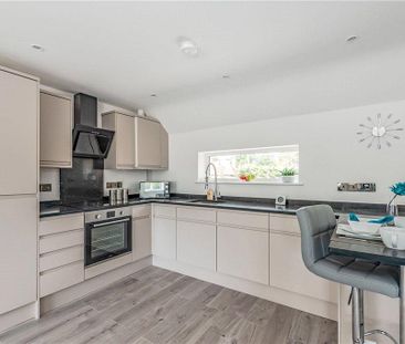 2 bedroom maisonette to rent - Photo 4