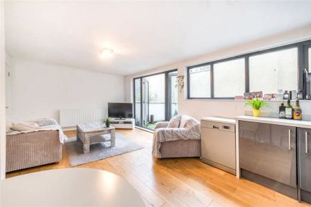 2 bedroom maisonette in Chalk Farm - Photo 3