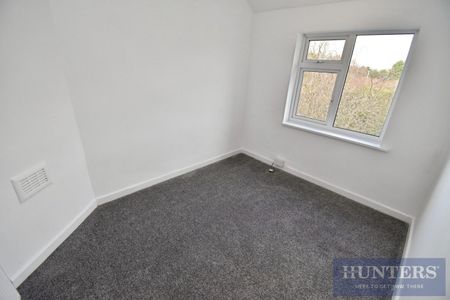 3 bedroom House To Let Total Size: 905 SQ FT - Photo 2