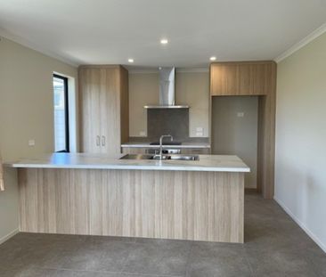 Modern 3-Bedroom Home - Photo 4