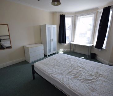 To Rent Chatsworth Road, Charminster, Bournemouth, BH8 £1,920 pcm T... - Photo 6