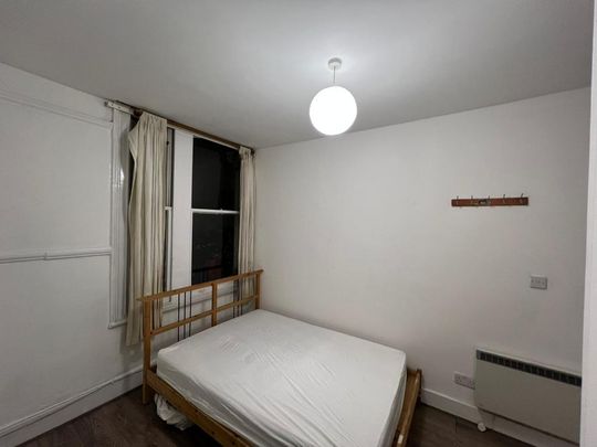 1 bedroom in a flat share to rent - Photo 1