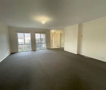 PRIME LOCATION! - Photo 6