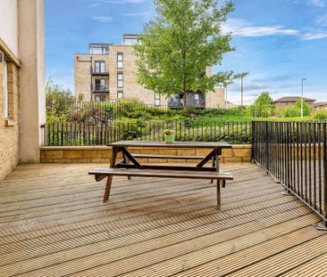 3 bedroom flat to rent - Photo 4