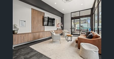 Price Reduced to Let Immediately For Lease: Stunning 3 Bed 2 Bath Unfurnished Apartment in Prime Como Location!! - Photo 5