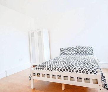 3 bedroom flat to rent - Photo 5