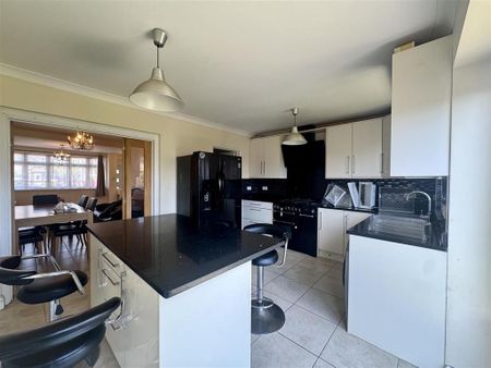 3 bedroom semi-detached house to rent - Photo 2