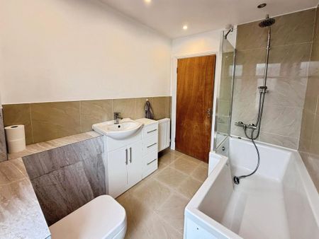 4 bedroom terraced house to rent - Photo 4