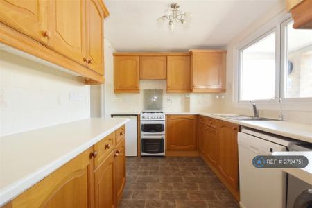 3 bedroom maisonette to rent - Photo 4