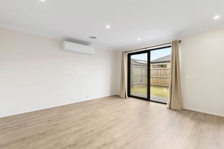 Minutes away from Donnybrook Station! - Photo 4