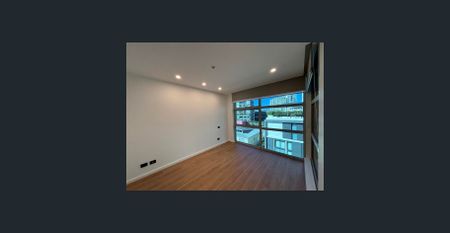 Contemporary Renovated modern Two Bedroom + Study Apartment - Photo 3